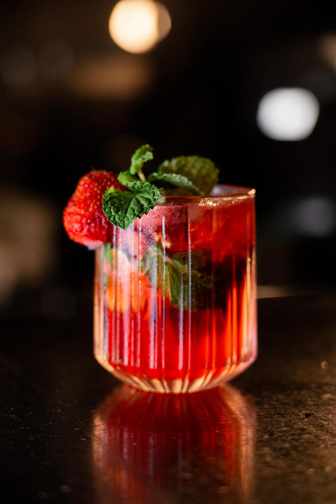 Goya Boutique Resort Убуд Екстер'єр фото A strawberry bellini