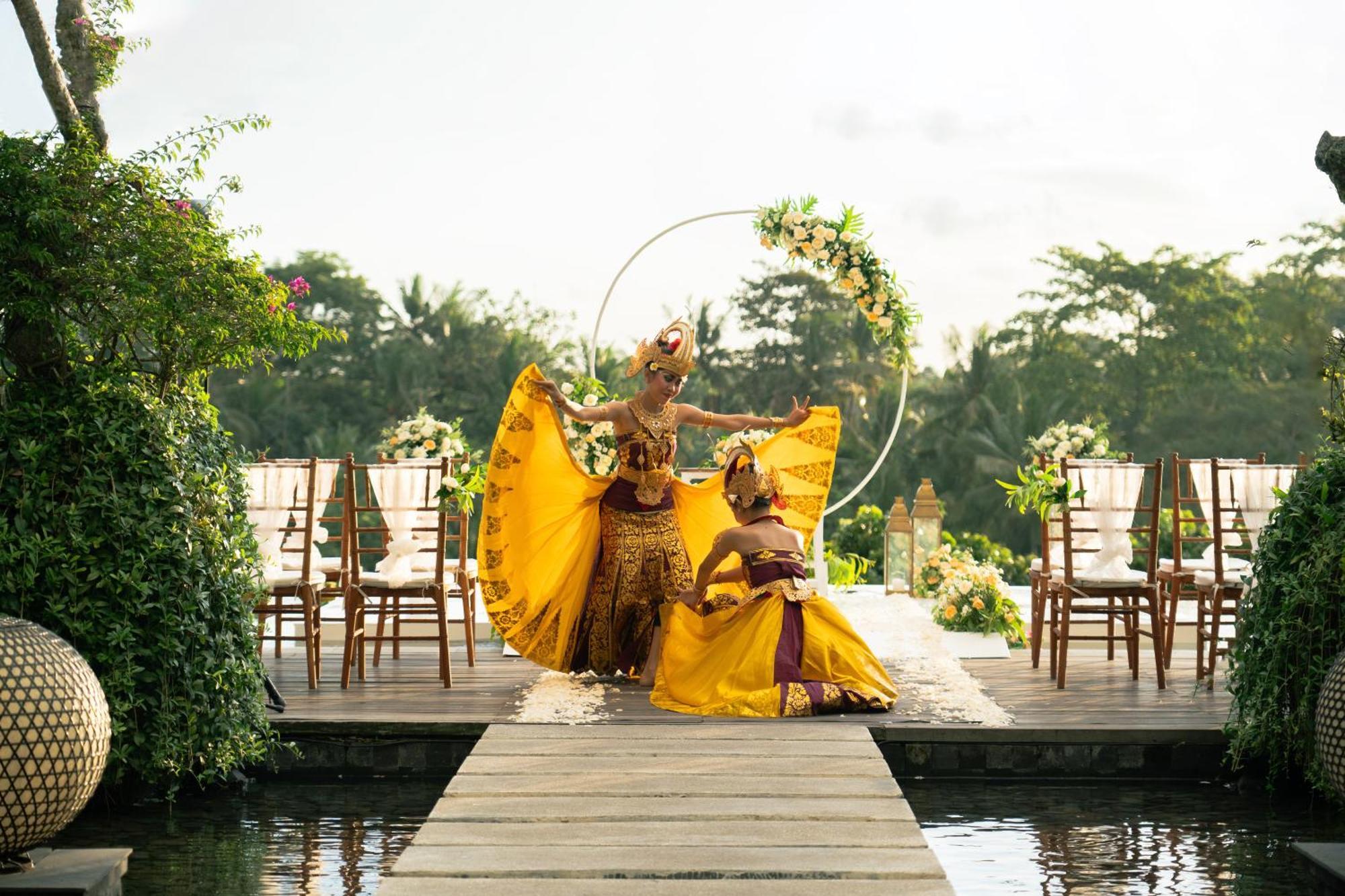 Goya Boutique Resort Убуд Екстер'єр фото A traditional Javanese wedding ceremony