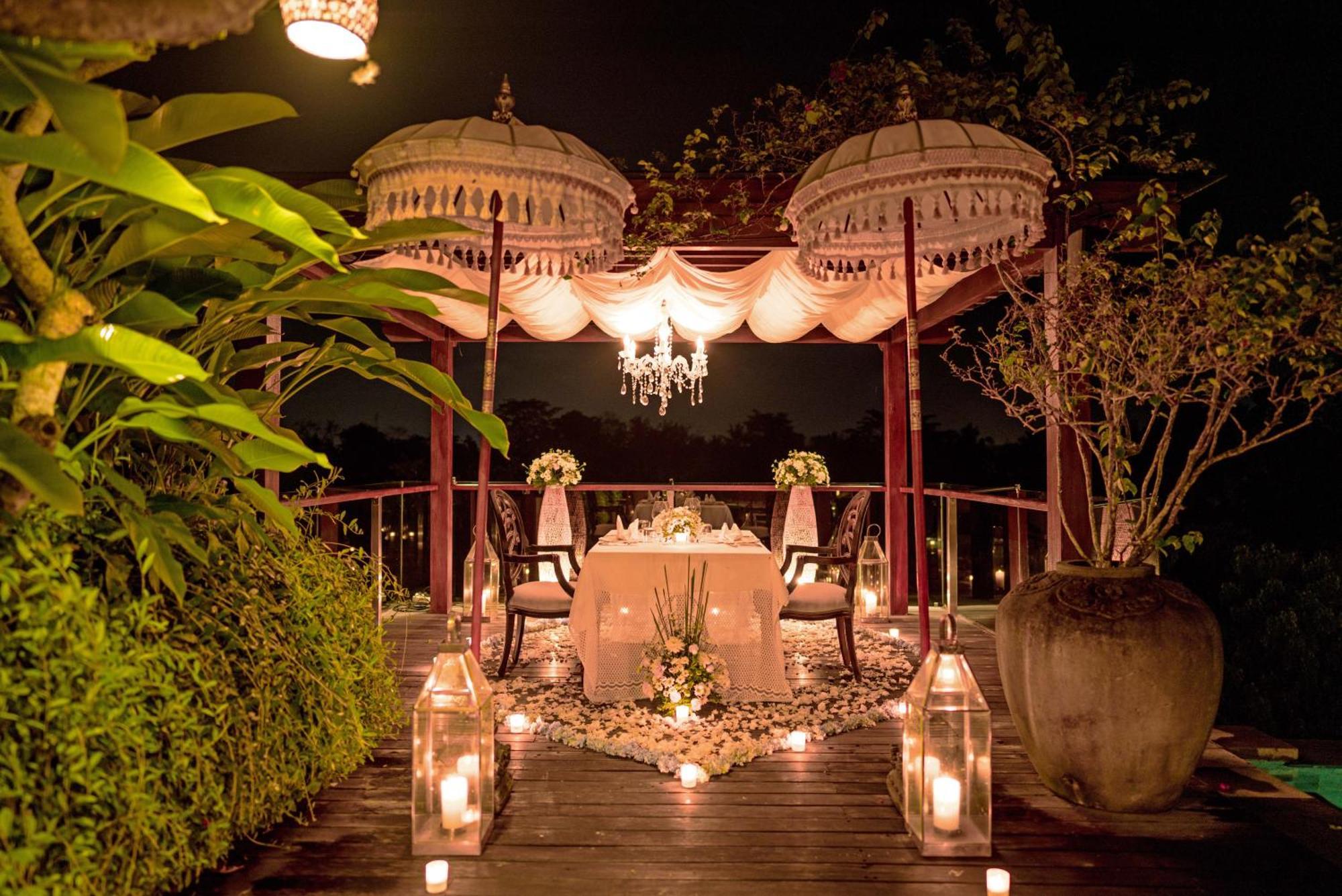 Goya Boutique Resort Убуд Екстер'єр фото A romantic dinner at the Taj Mahal Palace, Mumbai