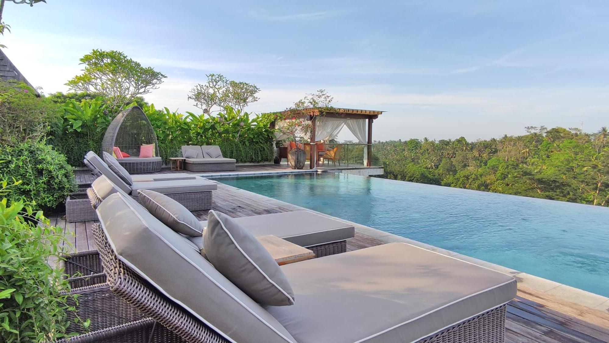 Goya Boutique Resort Убуд Екстер'єр фото Infinity pool at a resort in Bali, Indonesia